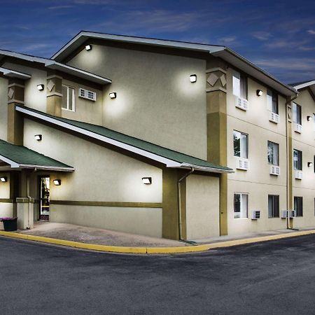 Motel Super 8 By Wyndham Salem Va Exteriér fotografie